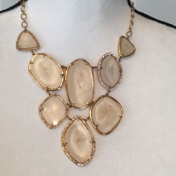 Stella & Dot Fiona Bib Necklace and earrings - Picture 3 of 4